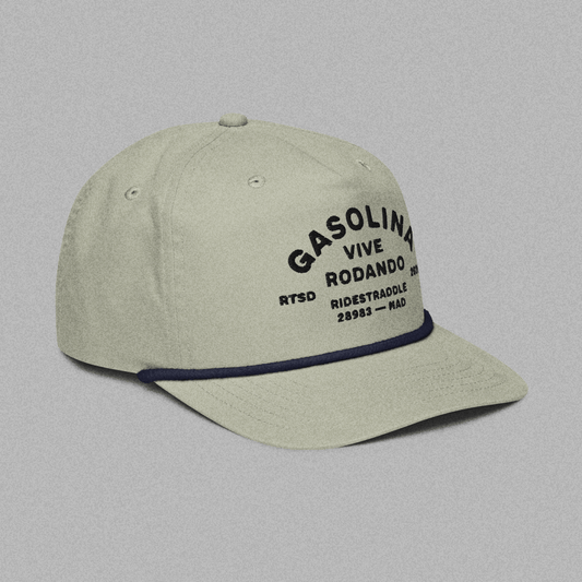 Gorra motera Gasolina Vive Rodando — accesorios custom en español