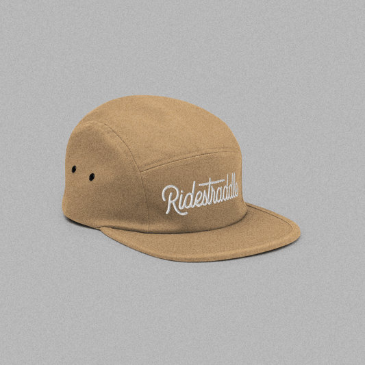 Gorra 5 paneles motera Ridestraddle — logo custom vintage, accesorio motero Ridestraddle