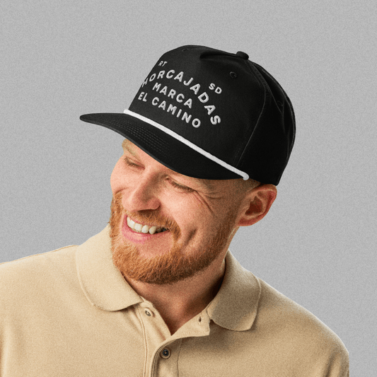 Gorra motera Horcajadas Marca el Camino — diseño custom en español