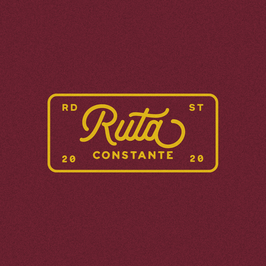 Gorra motera Ruta Constante — diseño custom en español, ajustable, accesorios moteros Ridestraddle
